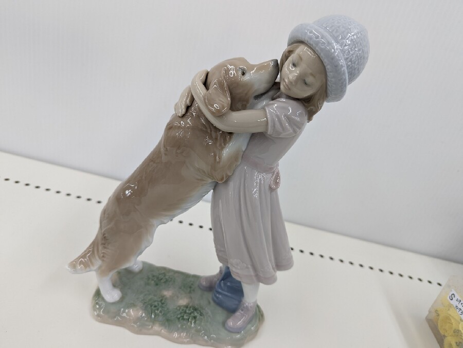 少女と愛犬」がモチーフ。人気のリヤドロ社陶器人形を買取りさせて 