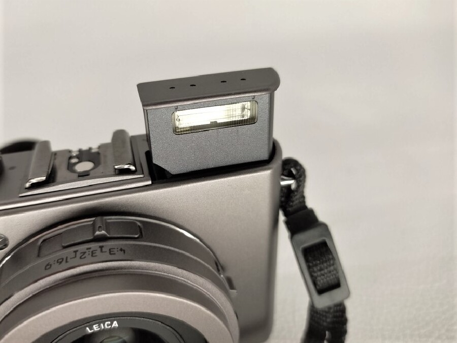 限定国内1000台モデル！ライカのデジタルカメラ D-LUX4 チタンカラー