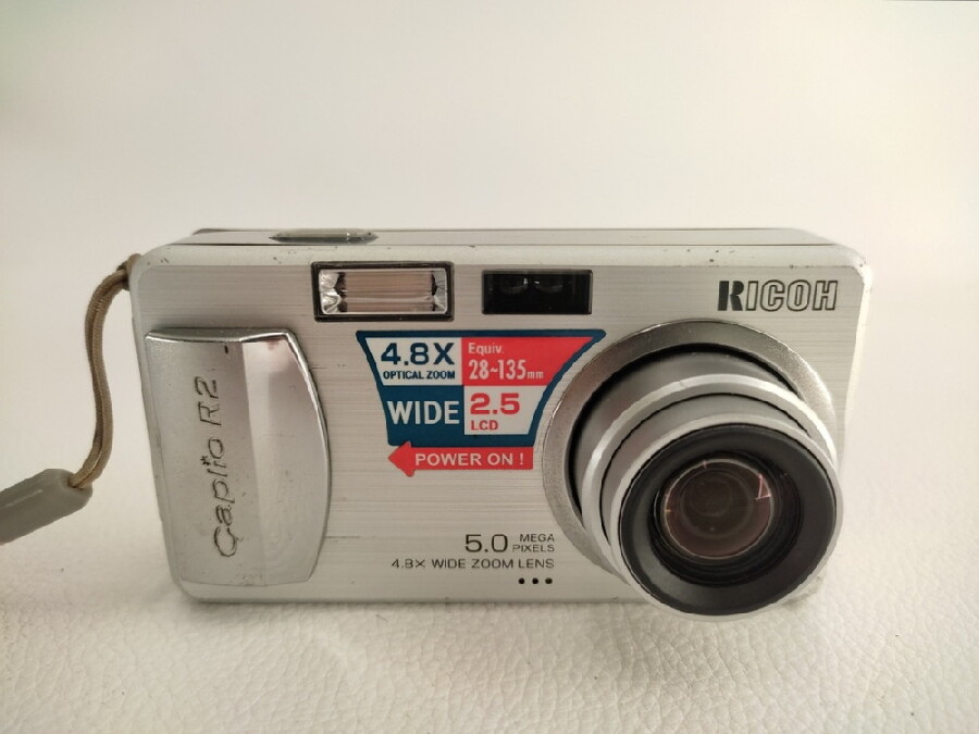 RICOHのデジタルカメラ「Caplio R2」をお買取入荷しました。｜2022年10