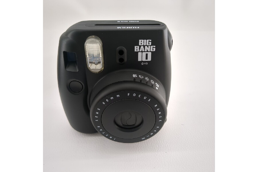 インスタントカメラ instax mini8 チェキ BIGBANG10モデル」をお買取 