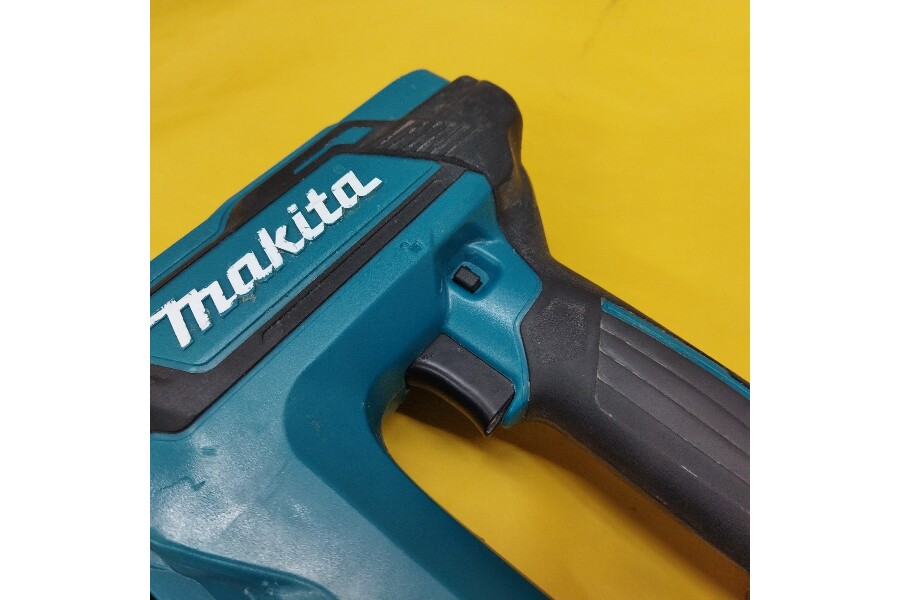 マキタ makita ST421D 充電式タッカ【リライズ野田愛宕店】【店頭取引限定】【中古】管理番号：ITCP9KWU219G クリアランス