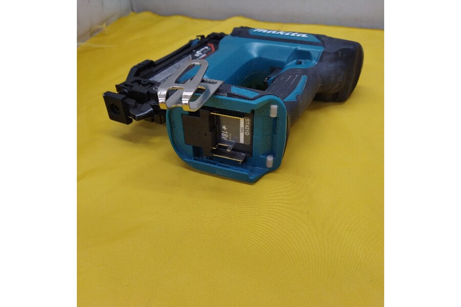 マキタ makita ST421D 充電式タッカ【リライズ野田愛宕店】【店頭取引限定】【中古】管理番号：ITCP9KWU219G クリアランス