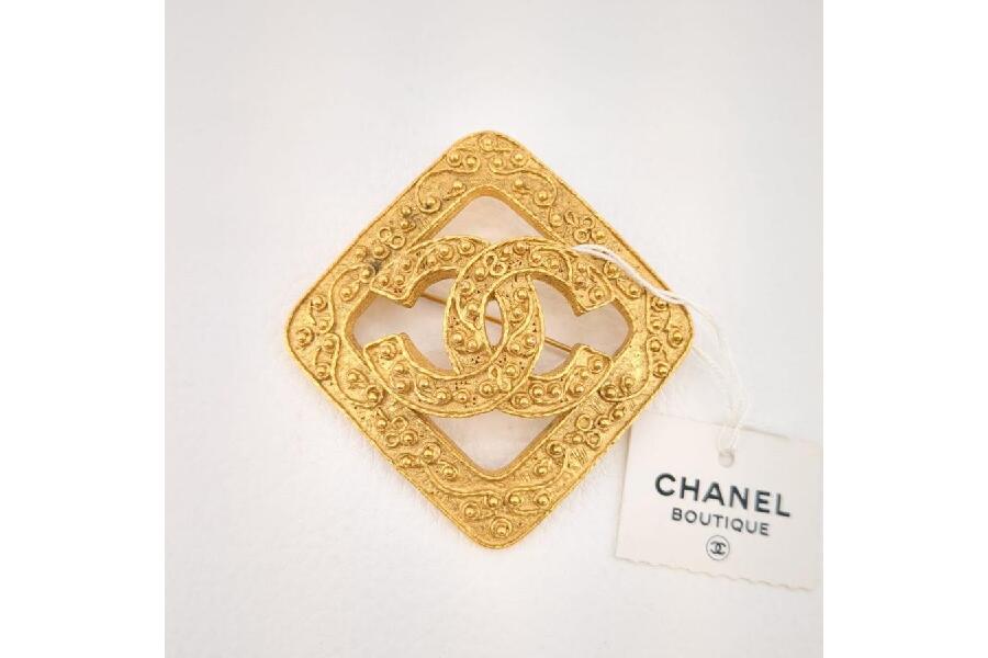 シャネル ブローチ ココマーク 94 A ゴールド ひし形 約6cm*6.2cm ヴィンテージ タグ付 CHANEL  入荷しました♪｜2024年03月27日｜静岡県のリサイクルショップ キンバリー静岡SBS通り店