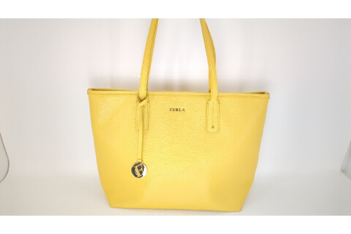 フルラ トートバッグ サフィアーノレザー加工 レモンイエロー FURLA Ａ４ ＰＣ可能サイズ  約40*25*14cm入荷しました♪｜2023年08月14日｜静岡県のリサイクルショップ キンバリー静岡SBS通り店