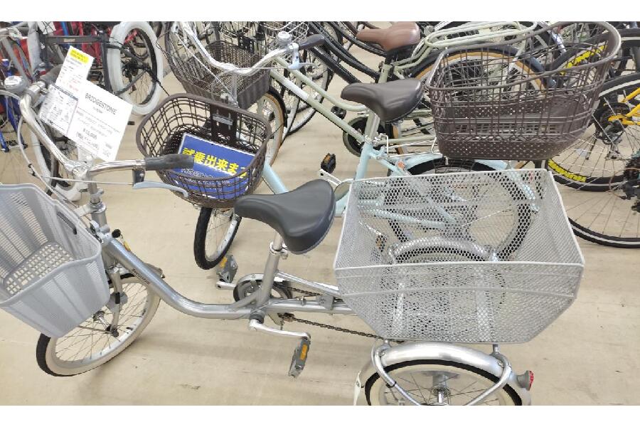 本庄 リサイクルショップ 買取劇場 古着 トップ スニーカー 腕時計 バッグ 趣味 自転車