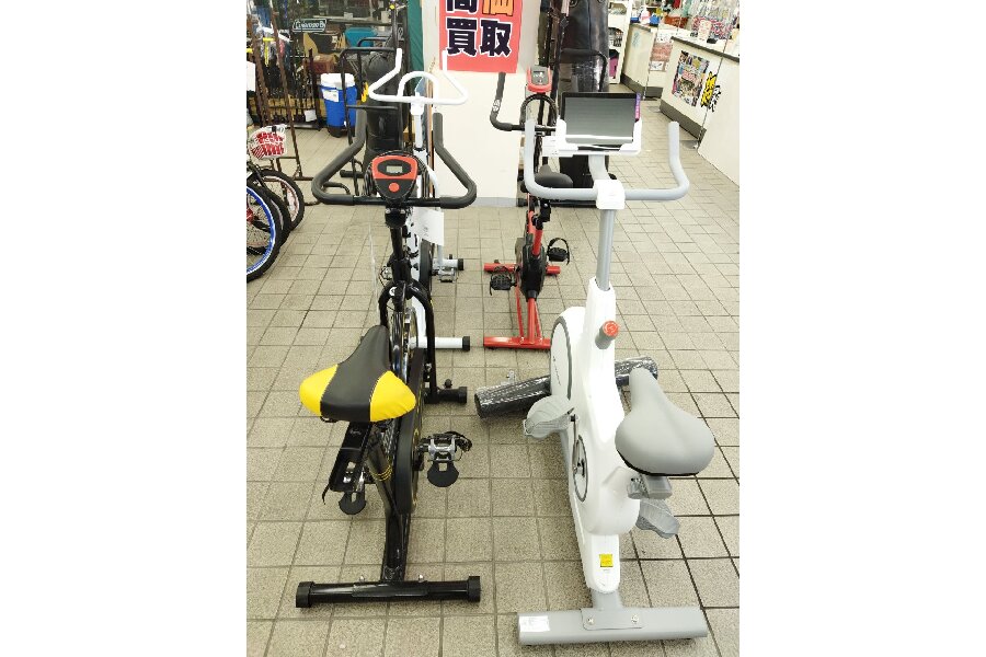 ほとんど未使用の自転車マシンです。Merach スピンバイク CC 3 自宅用 Pro?