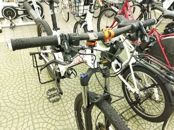 フルサスペンションのMTB、初心者にもオススメ! GT SENSOR 4.0 です